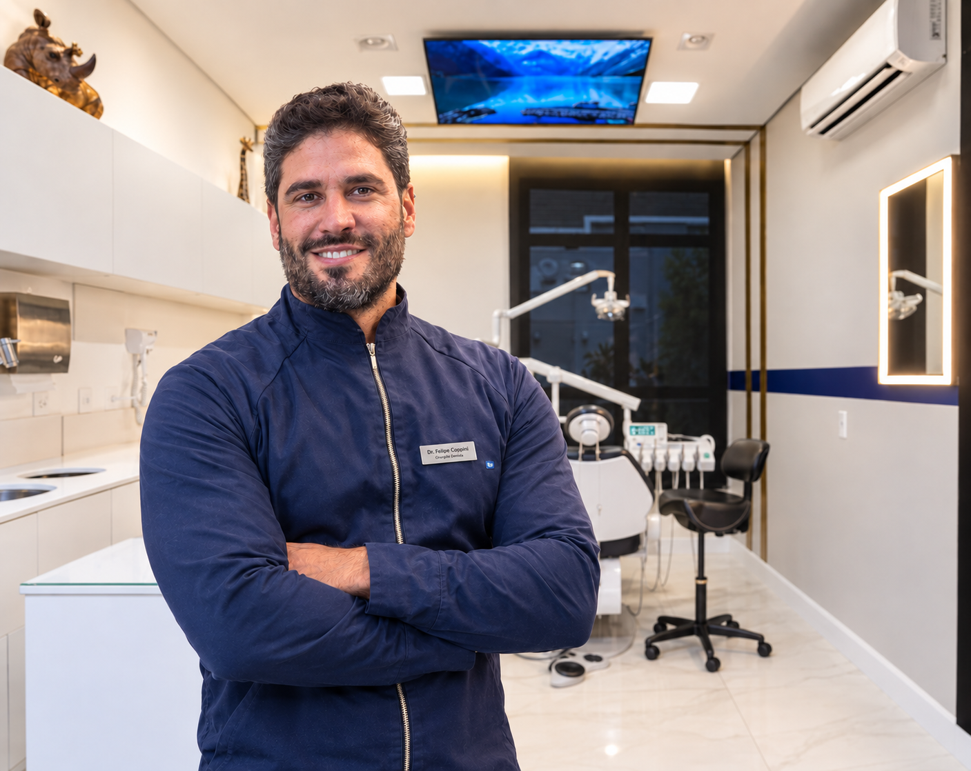 Dr. Felipe Coppini, cirurgião-dentista em Campinas, em seu consultório